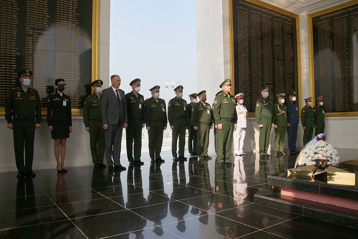 Russia and Myanmar signed arms deal